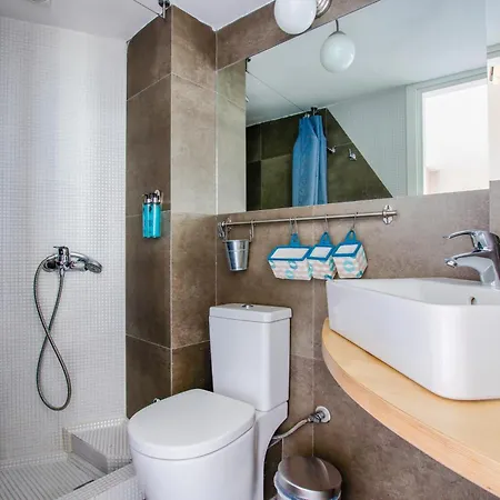 Apartament Noor, A Kalamatastay *